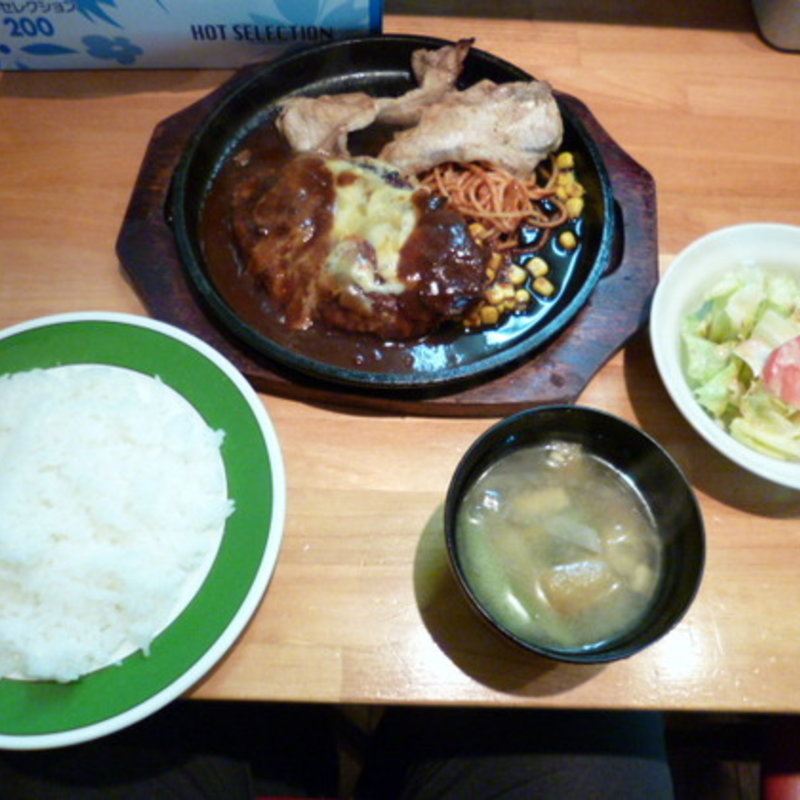 チーズ焼きハンバーグ 豚ロースしょうが焼き(キッチンブラウン)