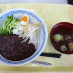 ジャージャー丼(キッチンマルシェ)