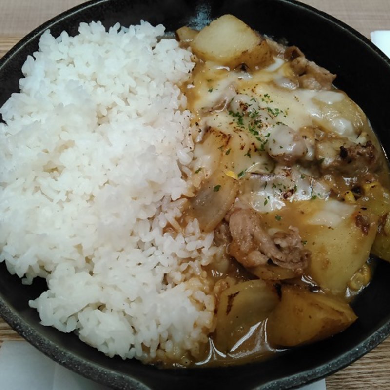 タマネギとジャガイモのチーズカレー(camp express)