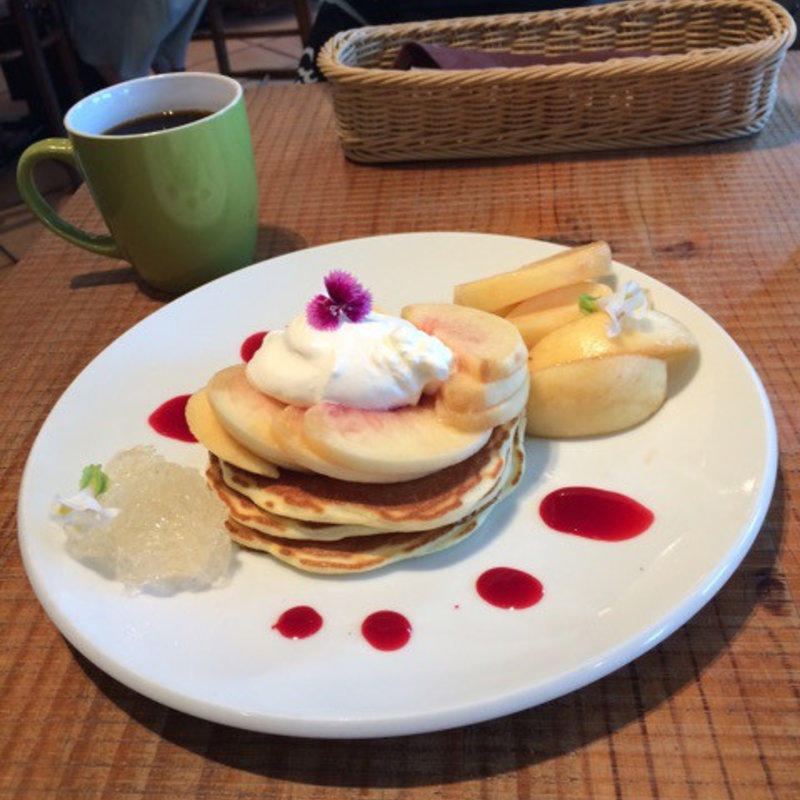 ふんわり桃のパンケーキセット(キャンベル・アーリー 博多店)