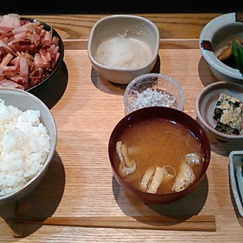 削りたて！おかか定食ごはん大盛（無料）(きょうや食堂)