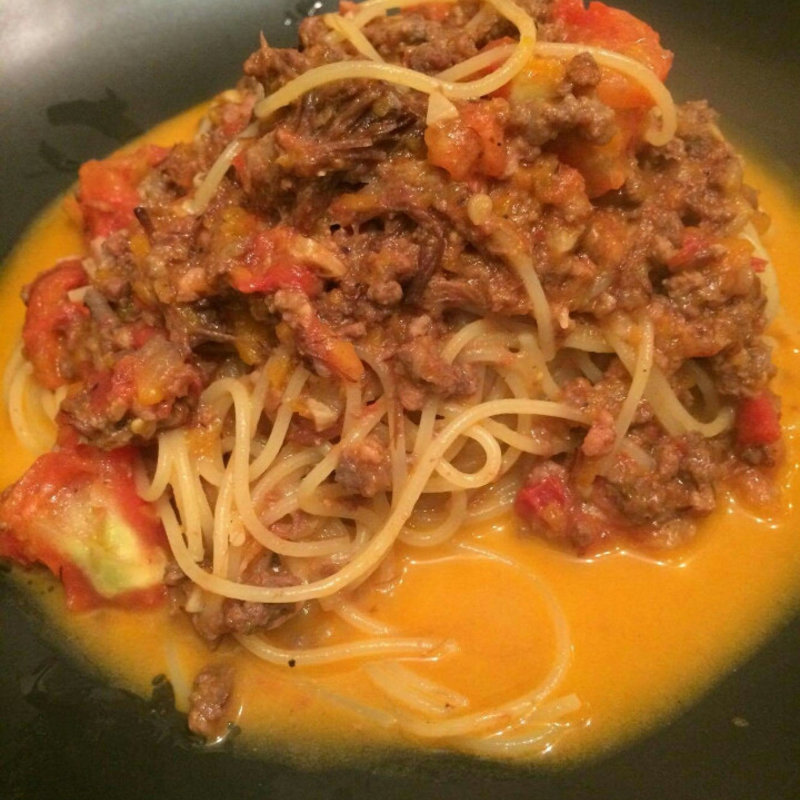 和牛と豚のラグーソースのパスタ(クードクール （coup de coeur）)