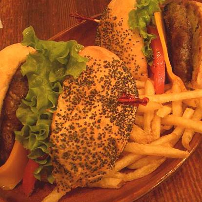 チーズバーガー1/2LB(KUA`AINA 青山本店)