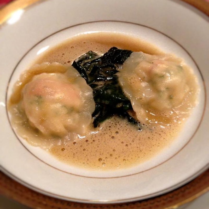 オマール海老のラビオリ、蟹ソース
(ククセモワ)