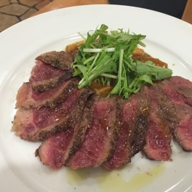 牛肉のタリアータ　ポルチーニ茸ソース(クチナーレ （Cucinare）)