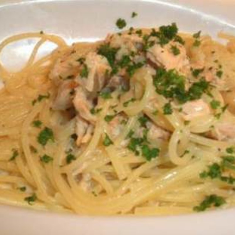 自家製スモークサーモンと豆のクリームソース(クッチーナ いわなが)