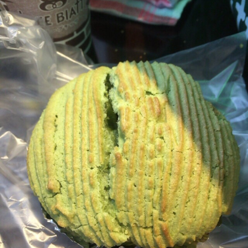 抹茶のクリームパン(石窯パン工房 クリーブラッツ 小郡本店)