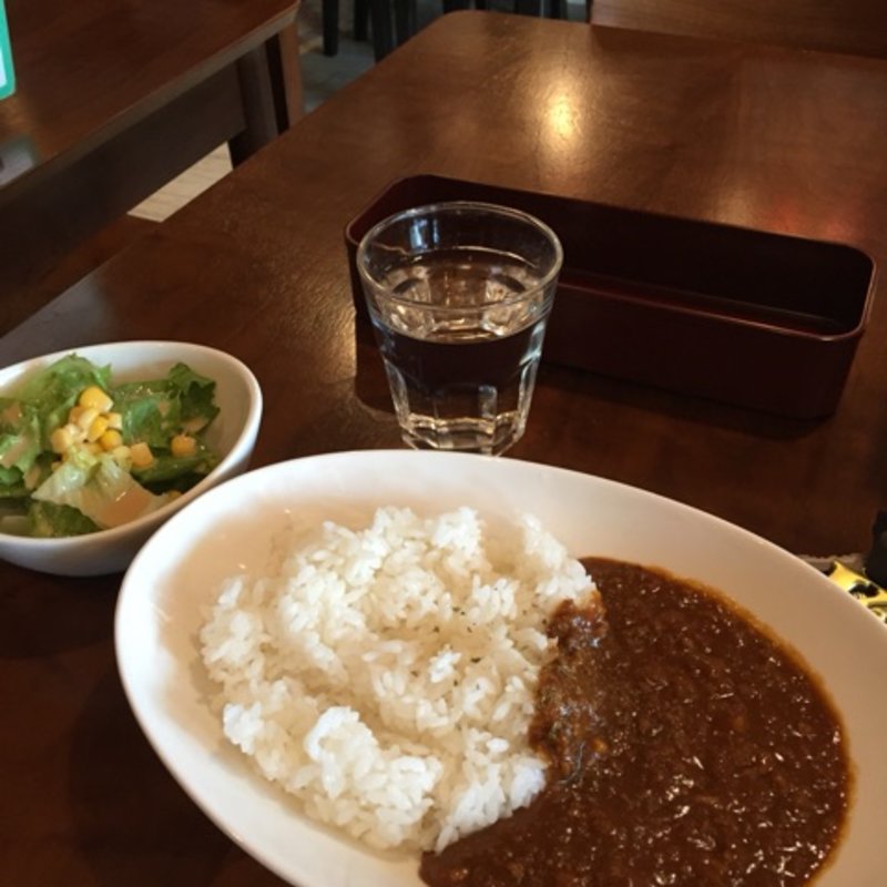 ■特製カレー（サラダ付）(グリーンピット)