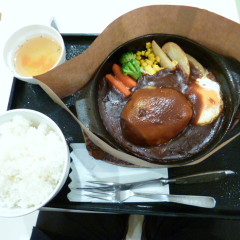 国産牛ハンバーグ(デミグラスソース)(グリルおくう)