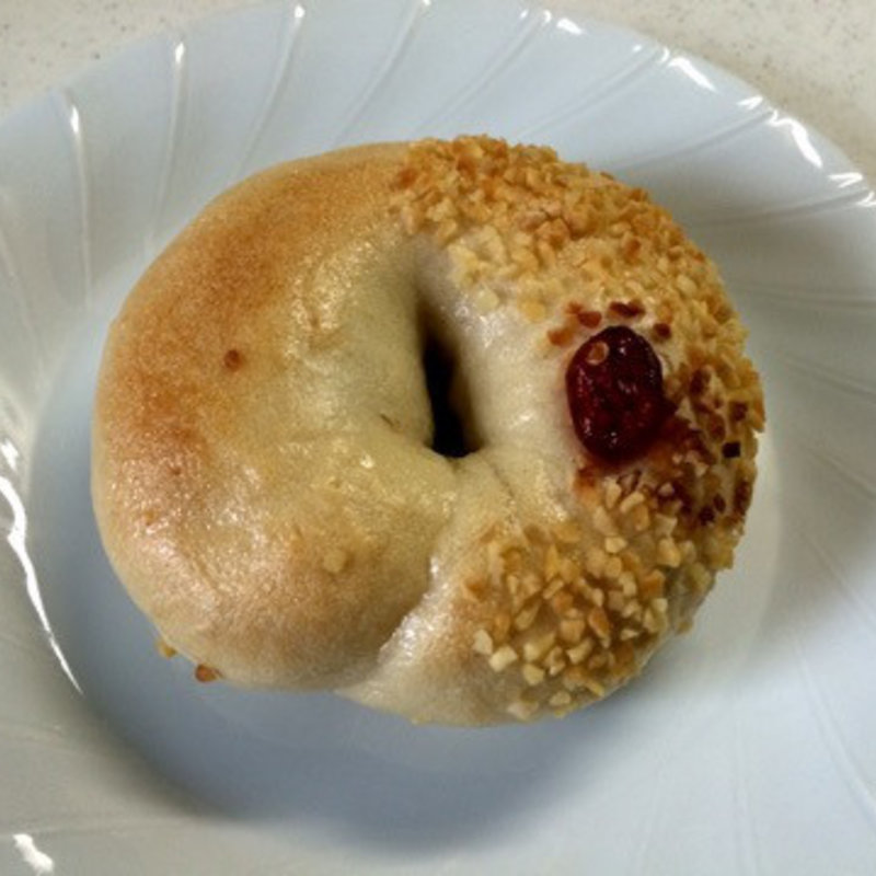 赤ワイン漬けクランベリークリームチーズベーグル(ぐるぐるべーぐる)