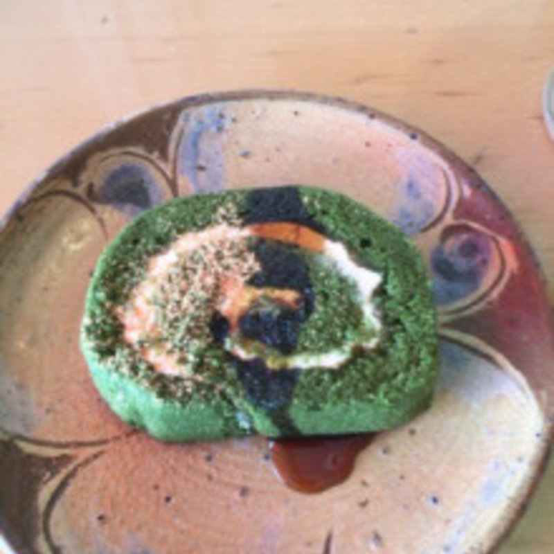 抹茶のロールケーキ(グローウェルカフェ)