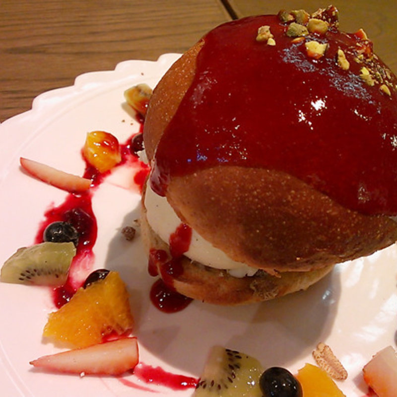 フルーツ・アイスクリームバーガー(Glorious Chain Café Shinsaibashi)