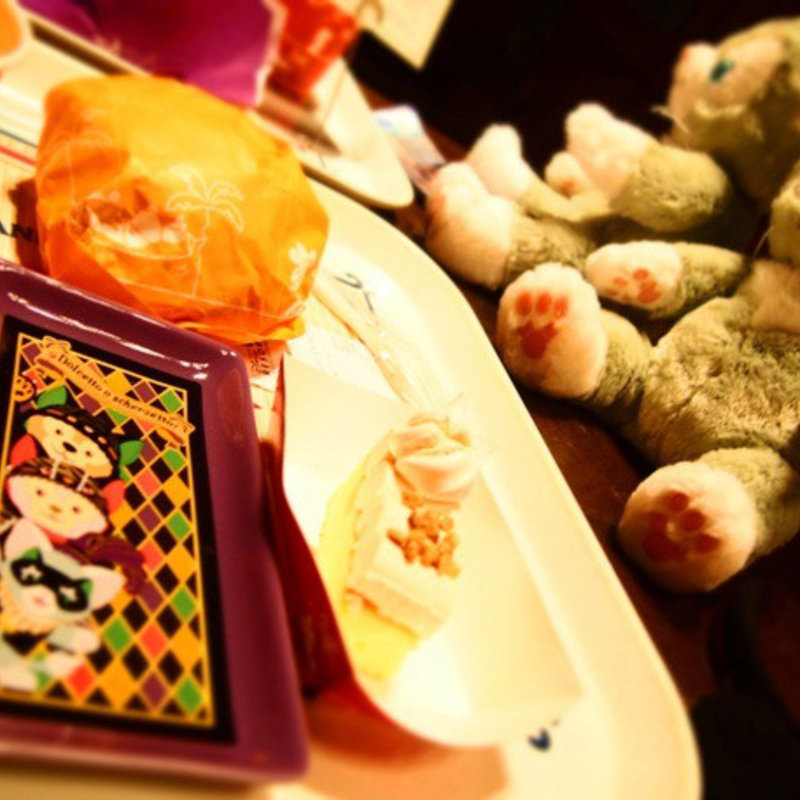 キャラメルクリームのアップルケーキ、スーベニアプレート付き(S.S.コロンビア・ダイニングルーム)