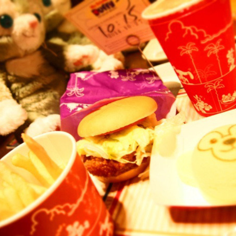 チキン竜田揚げバーガーセット(S.S.コロンビア・ダイニングルーム)