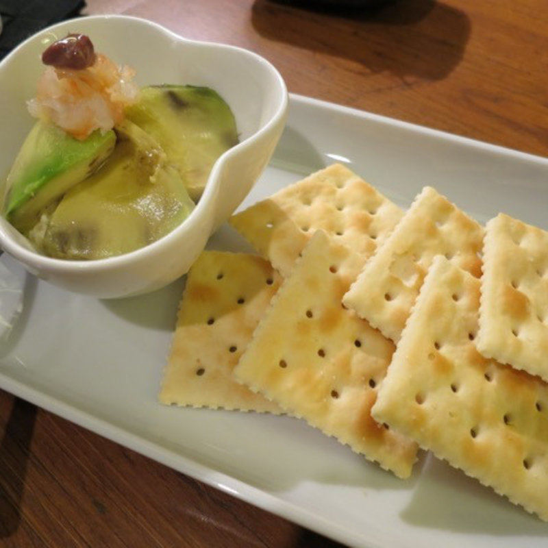 海老とアボカドのタルタル(焼鳥ダイニングごくう 新橋本店)