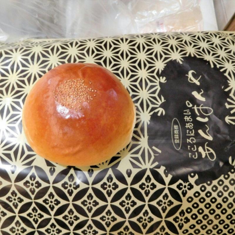 粒あんぱん(こころにあまいあんぱんや 梅田店)