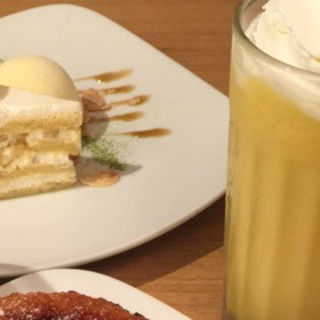 和三盆と白桃のショートケーキ(COTO-COTO茶寮 新宿ミロード店)