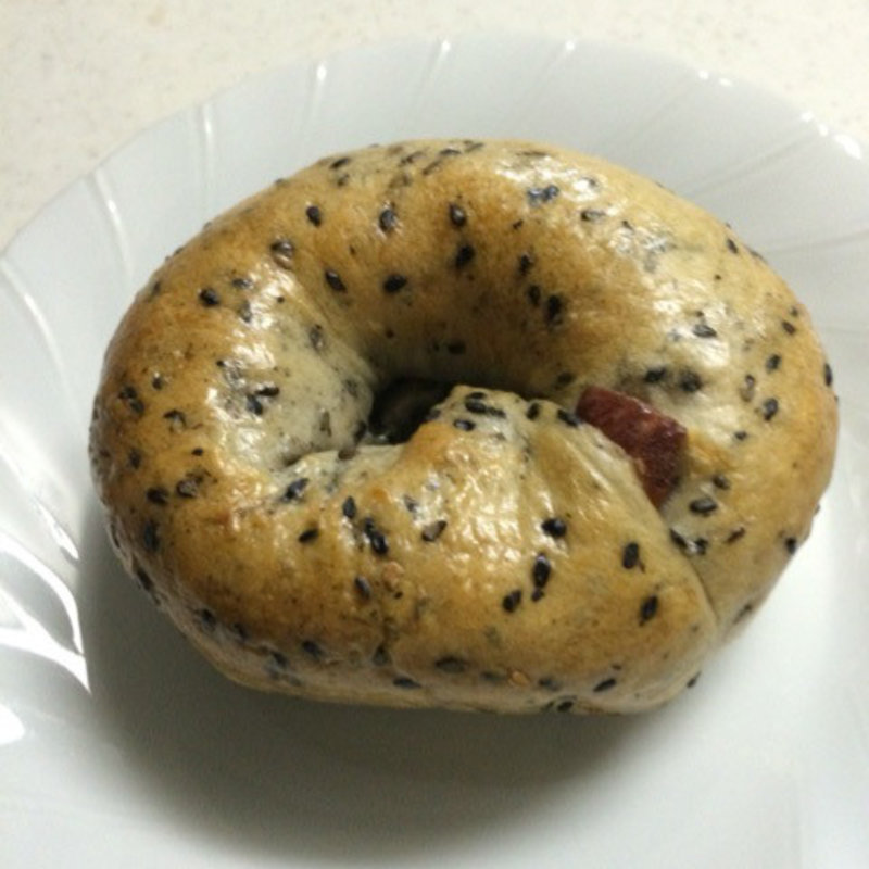 黒ごま角切りチーズ(コハルベーグル)