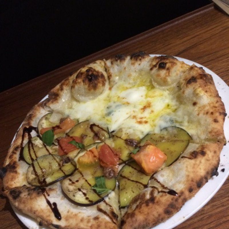 クワトロとナスとアンチョビ ピッツア(コロピッテ （coro.pitte）)