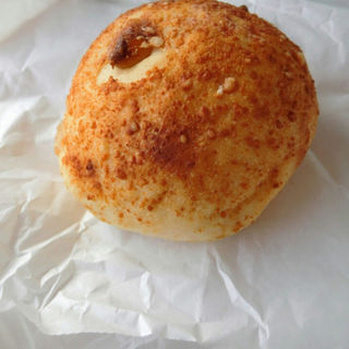 スモークチーズとナッツのパン(コンセント　マーケット （ＣＯＮＣＥＮＴ　ＭＡＲＫＥＴ）)