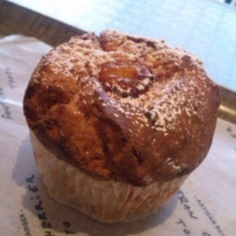 アプリコットとラズベリーのマフィン(ゴントラン シェリエ 渋谷店 （GONTRAN CHERRIER）)