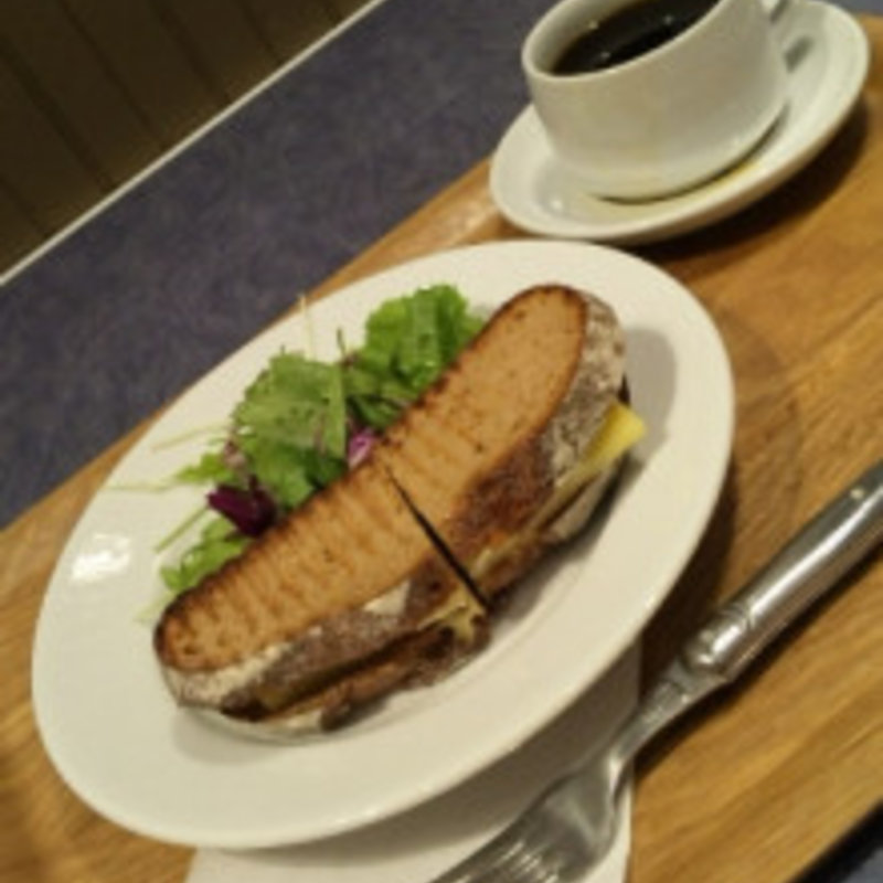 サーモンフュメ・山葵　味噌セーグル生地モーニングセット(ゴントラン シェリエ 渋谷店 （GONTRAN CHERRIER）)