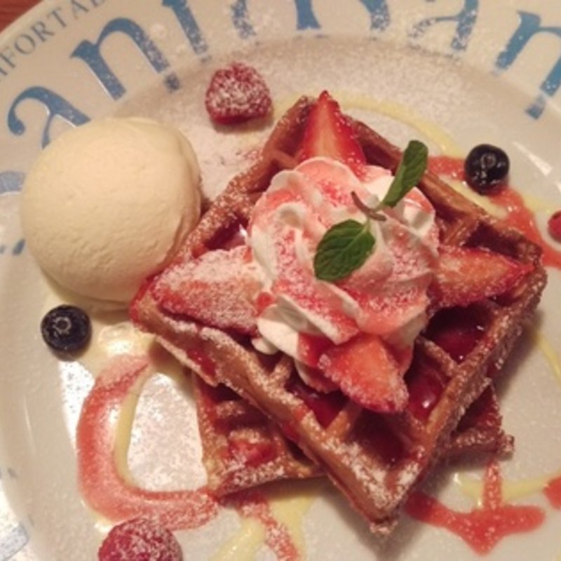 ベリーワッフル(サンタカフェ)