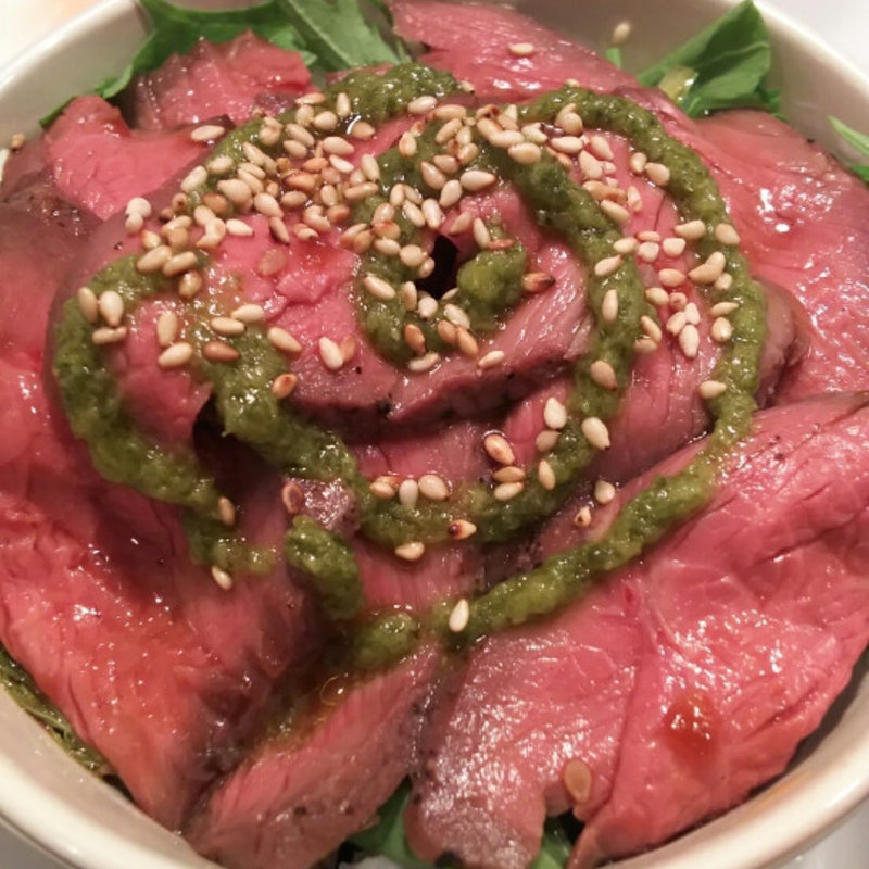 ローストビーフ丼(サンデー （SUNDAY）)