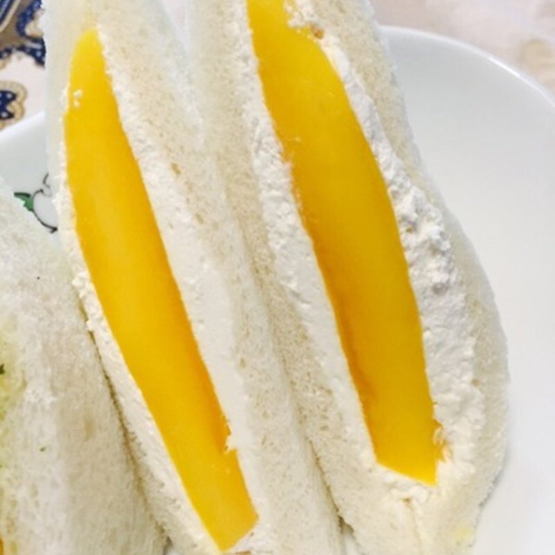 フルーツサンド（マンゴ）(サンドイッチハウス メルヘン アトレ吉祥寺店)