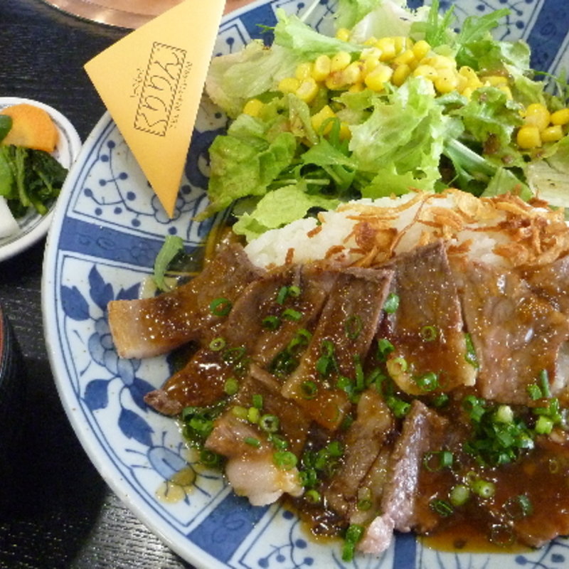 特製ステーキ丼(しゃぶしゃぶ すきやき くりりん)