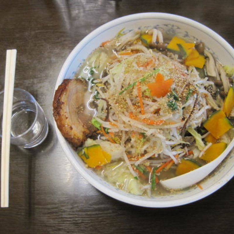 野菜たっぷりタンメン＋チャーシュー(タンメンしょうや)