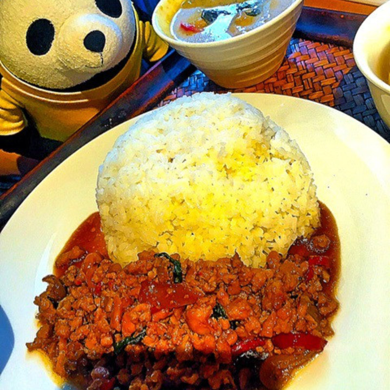 鶏肉のバジル炒めとグリーンカレーセット(シリパイリン )