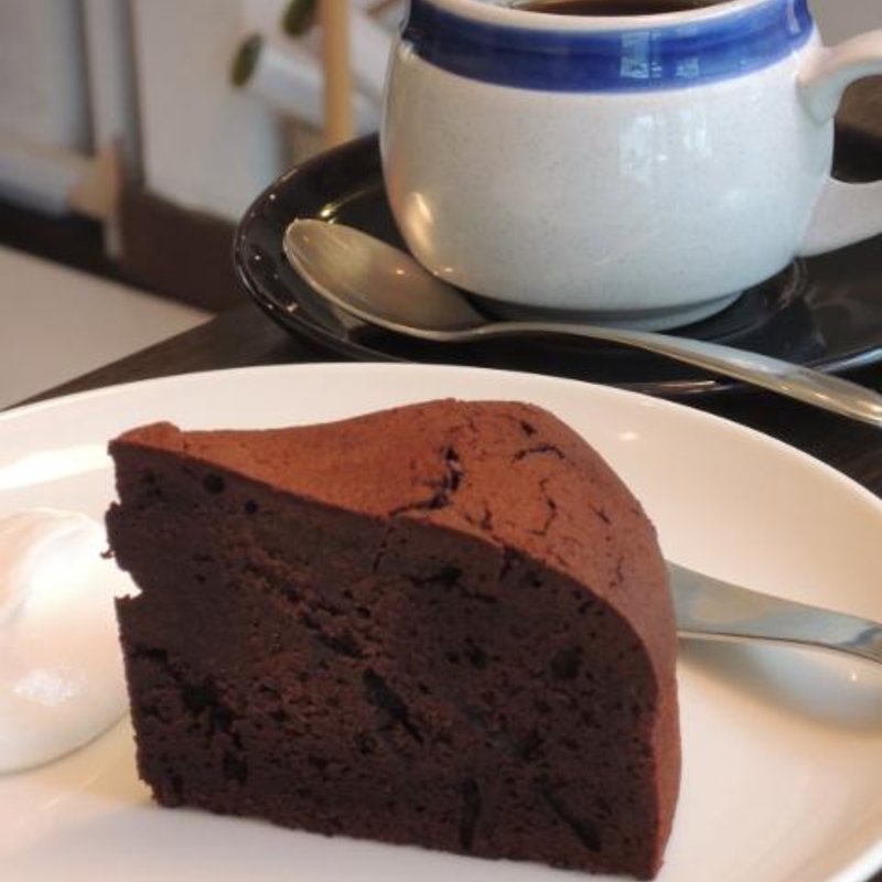 ガトーショコラとドリンクのセット(スウィーツカフェ AMU CHOCO （スウィーツ・カフェ アムチョコ）)