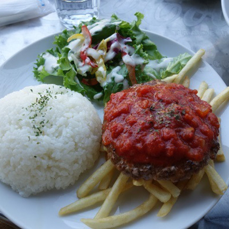 plate lunch  ハンバーグ －トマトソースー(スカッシュブロッサム （SQUASH BLOSSOM）)