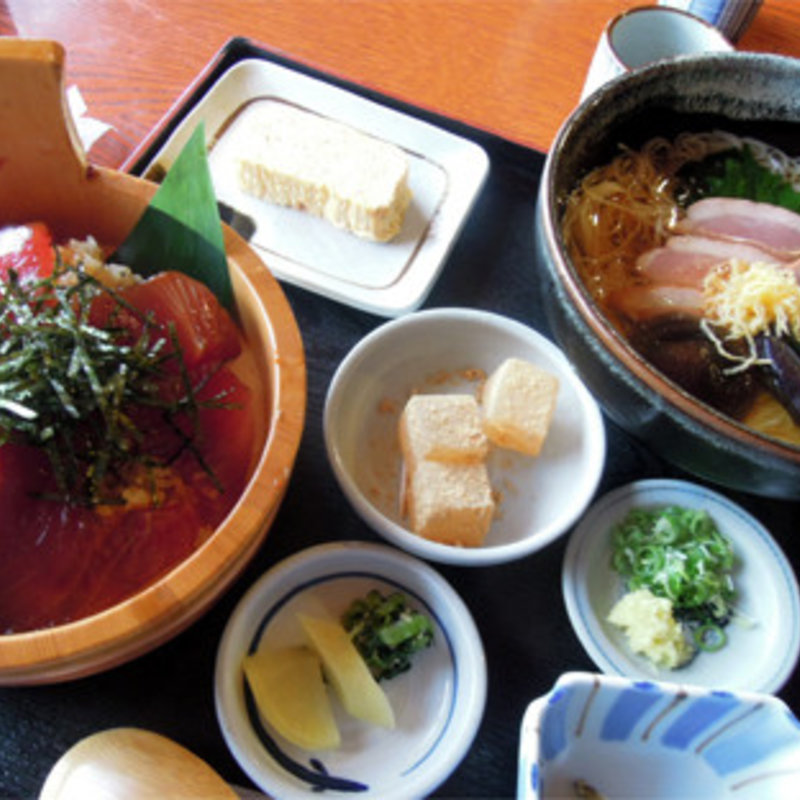 てこね寿しと鴨そーめんのおすすめセット(すし久)