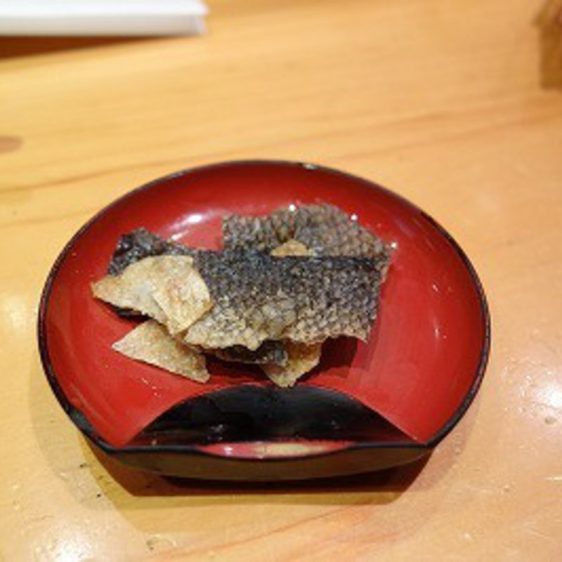 鮭児(ケイジ)の皮せんべい(さっぽろ すし均)