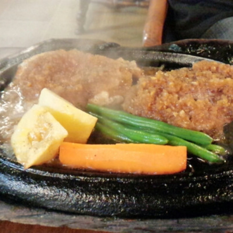 Half&Half ハンバーグ150g+チキン130g (ステーキいづつや )