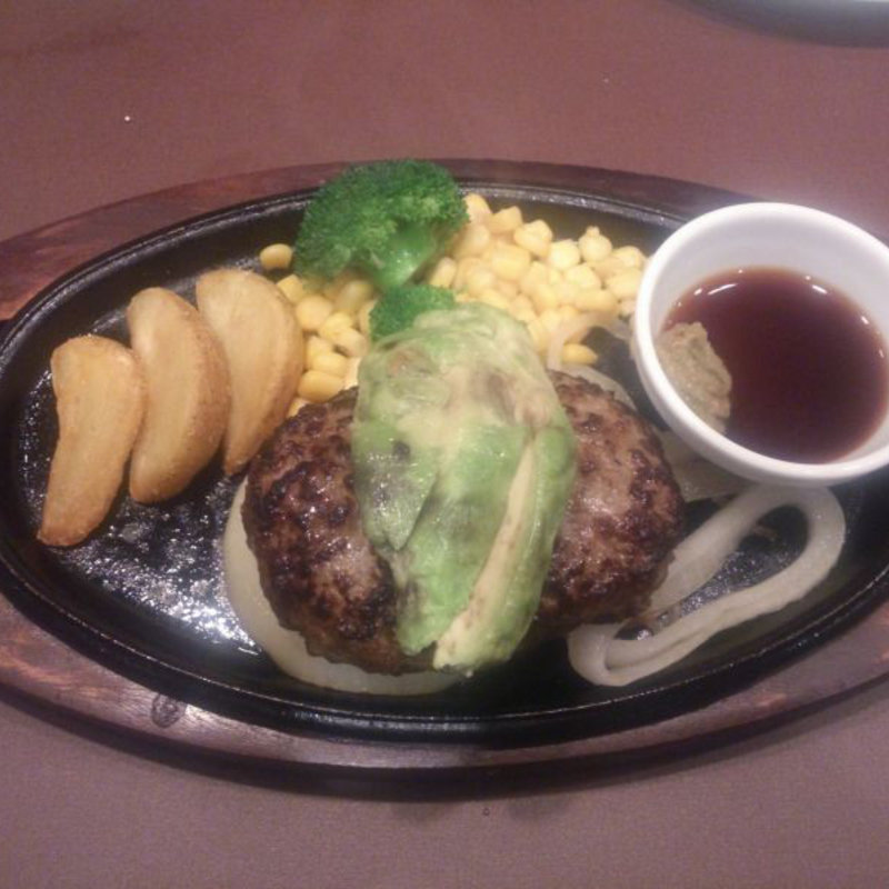 Bセット（松木の手ごねハンバーグ＆アボカド　200g）(ステーキハウス松木 さがみ野店)