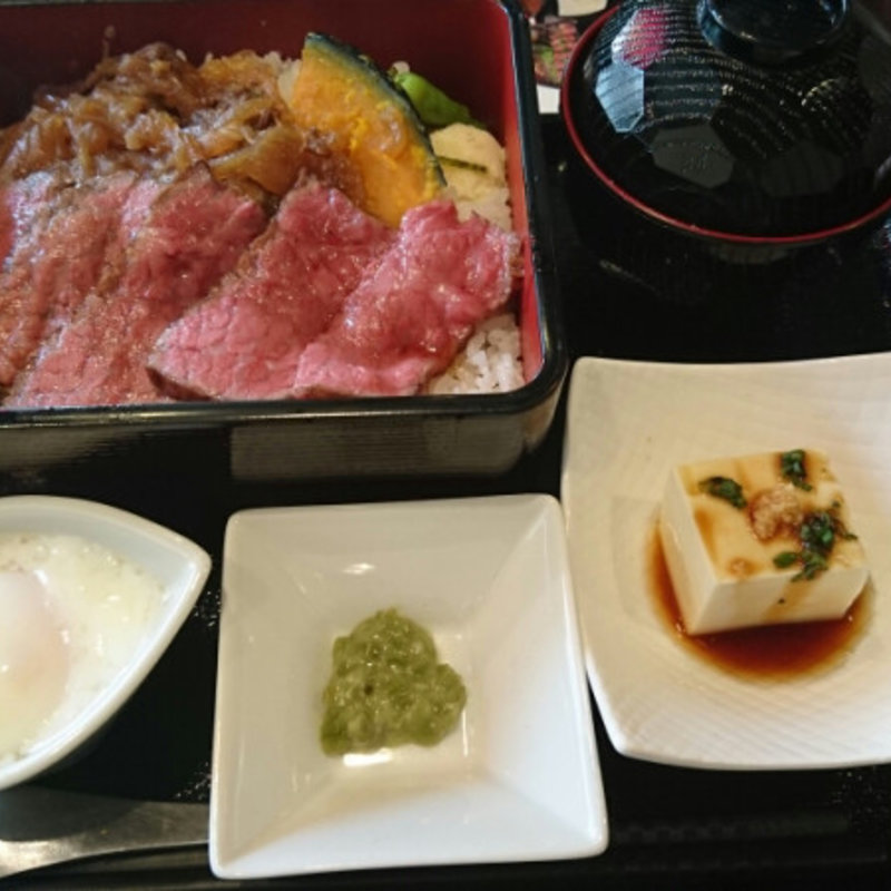 黒毛和牛ローストビーフ重 肉増し(ステーキ倶楽部 BECO 肥後橋)