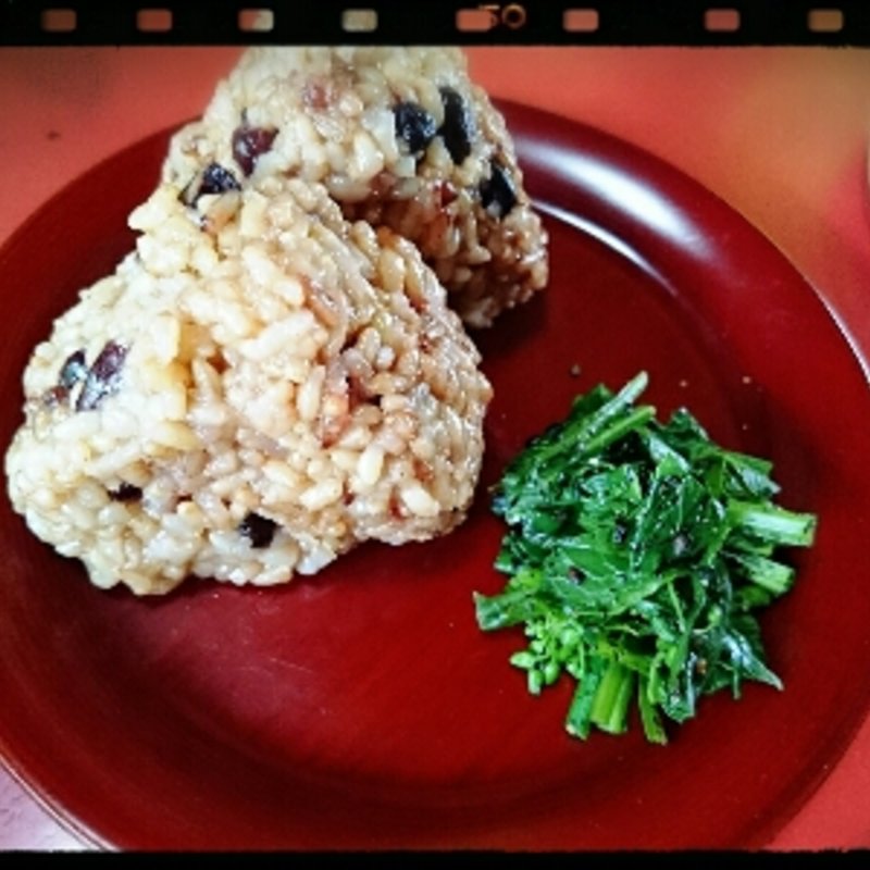 酵素玄米おにぎり(スローカフェマハロ （Ｓｌｏｗ　Ｃａｆｅ　Ｍａｈａｌｏ）)