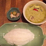グリーンカレーと野菜スープ