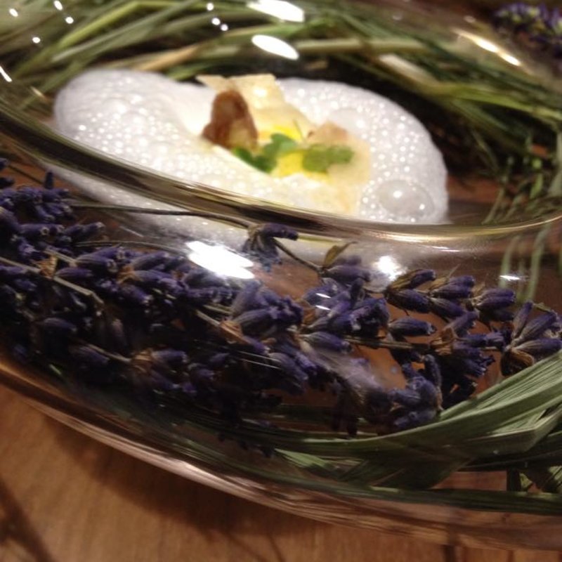 山羊の乳の自家製チーズ 香川産オリーブ(セララバアド)