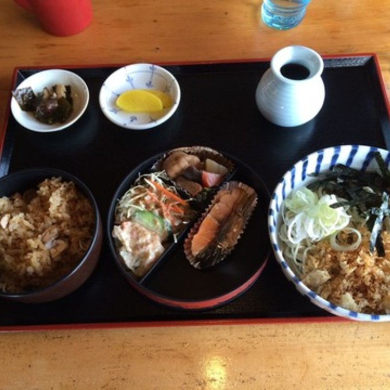 そば定食のとりまぶしの大盛(そば処小代)