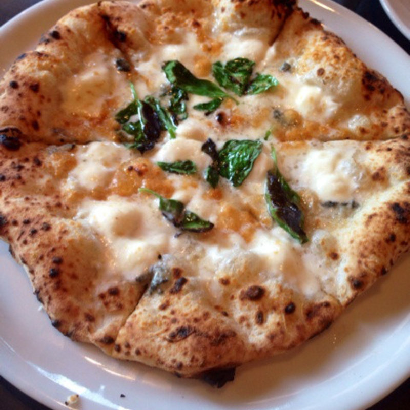 クアットロフォルマッジ(ダ ジェンナーロ （DA GENNARO）)