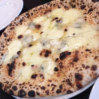 チーズのピザ(ダ・ジェンナーロ )