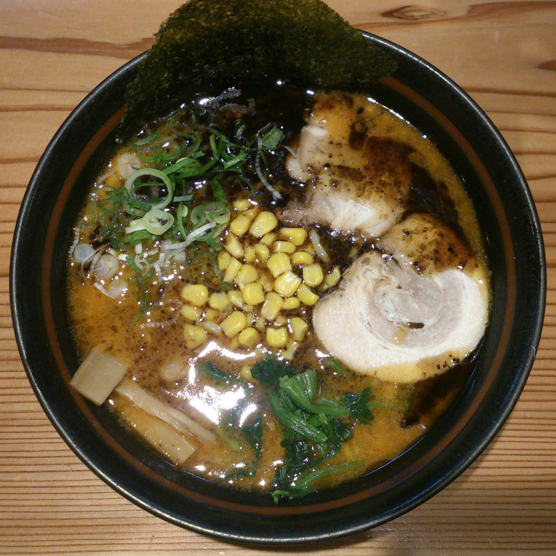 豚骨辛味噌ベース　黒・ちょい辛(こだわり麺工房 たご)