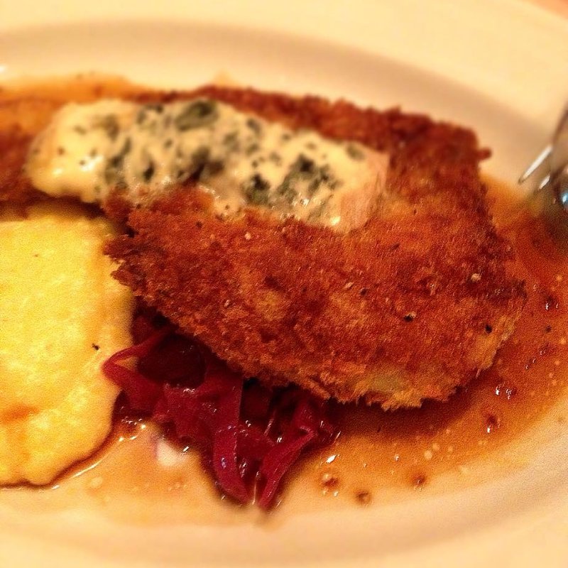 トリッパのカツレツ ブルーチーズ風味(ビストロ タツミ)