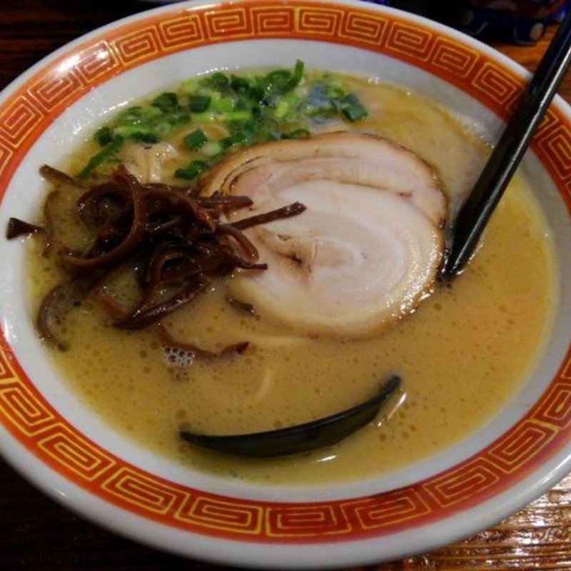 博多らーめん（太麺平打ち麺、かため）(たつ屋 日ノ出町店 （たつや）)