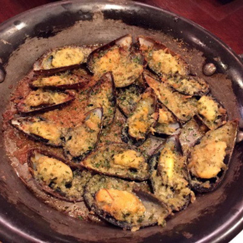 アイリッシュムール貝のガーリックバターパン粉焼き(ブルマーレ 新宿店 )