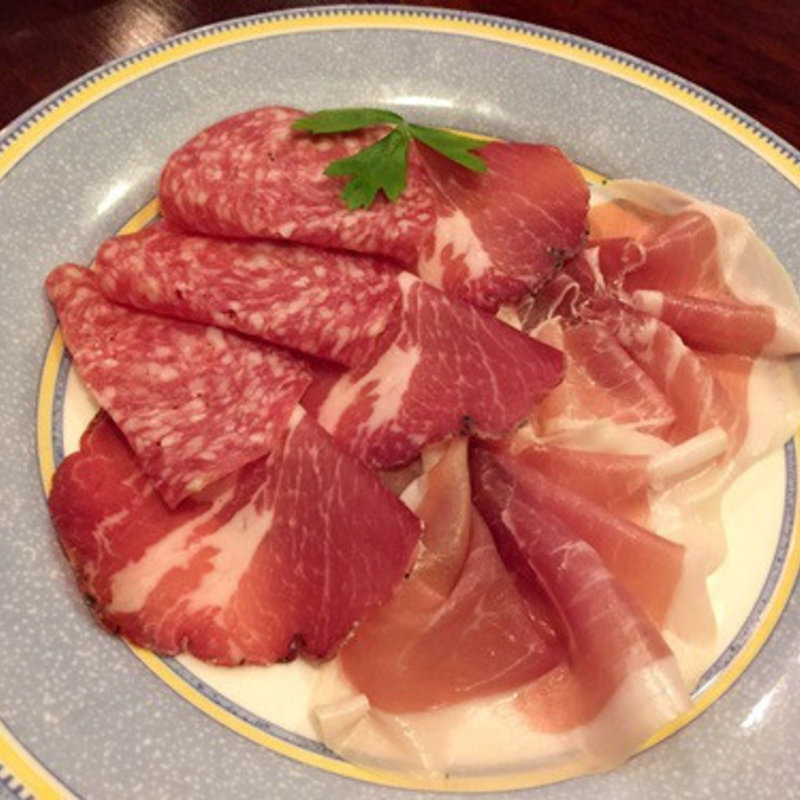 ハムとサラミの盛合わせ(ブルマーレ 新宿店 )